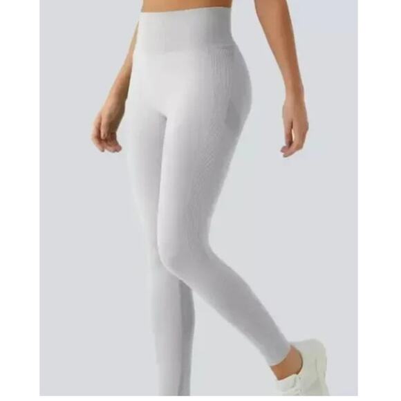 Halara Seamless Flow High Waisted Butt Lifting Light Grey Yoga 7/8 Leggings, L - Picture 1 of 9